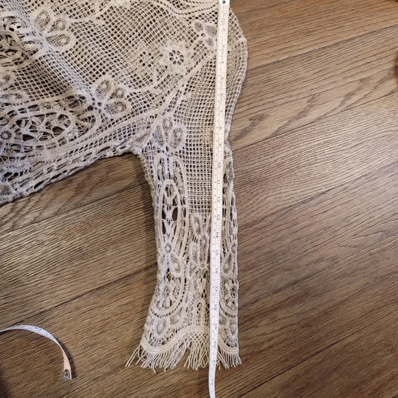 Sioni Liquid Crocheted‎ Lace Top - Picture 14 of 15